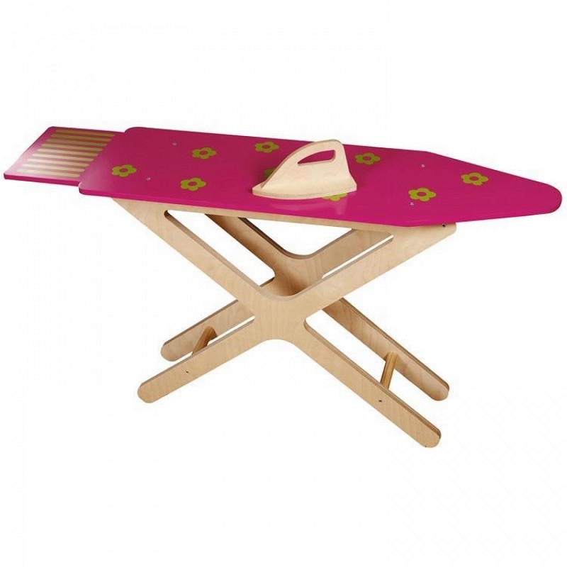 Table à repasser et son fer